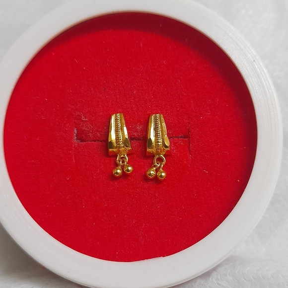 Beautiful new small earrings - Picture 9 of 10